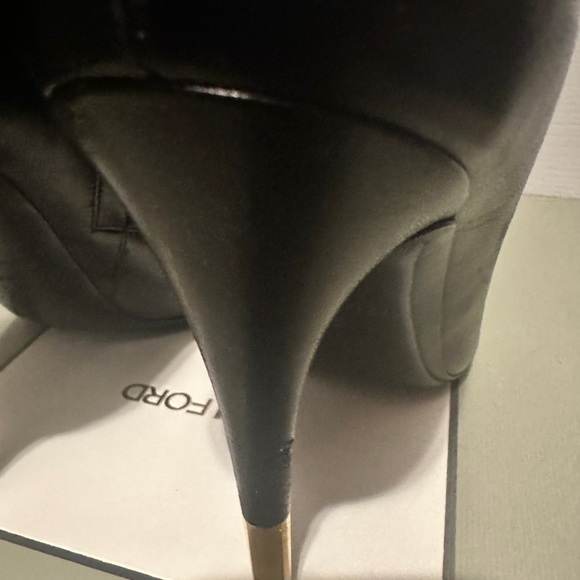 Tom Ford 105MM Chain Leather Ankle Boots, Size 8 - Picture 5 of 6